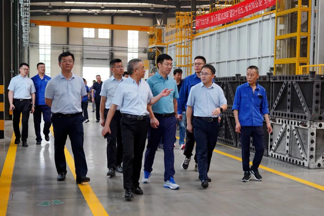 071691367837713102.jpeg 郭戈实地调研伟德体育生产车间.jpg